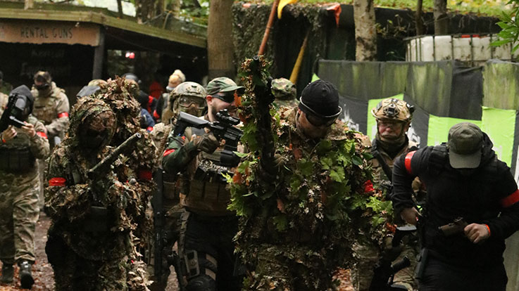 airsoft group moving towards game zone